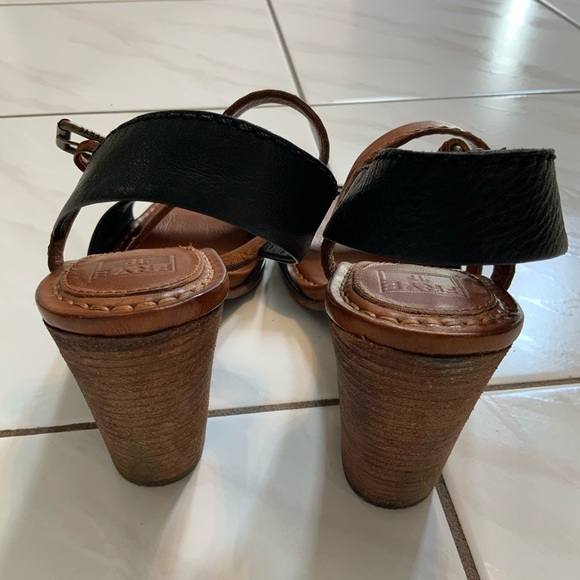 FRYE - 8.5 Block Heel Sandals. EUC - Picture 11 of 11